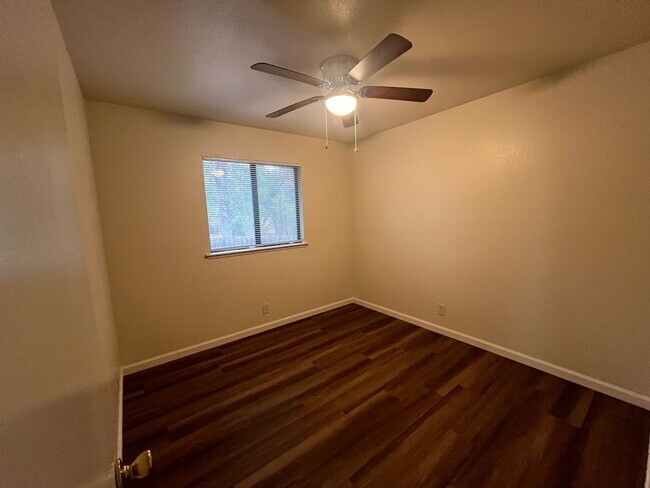 Building Photo - 1191 Hardenbrook Ave