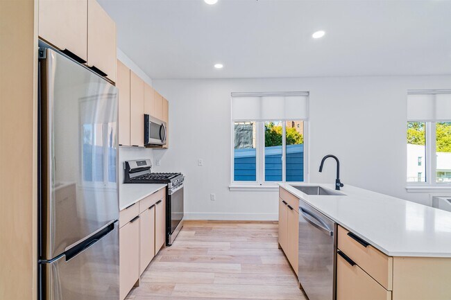 Building Photo - 293 Fairmount Ave