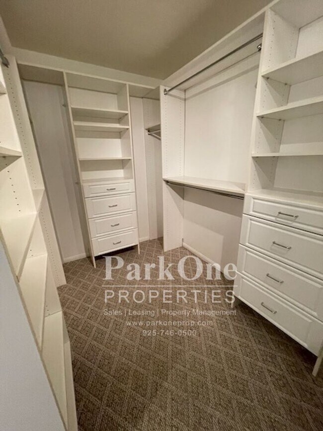 Building Photo - Spacious Condo Near Downtown Walnut Creek ...