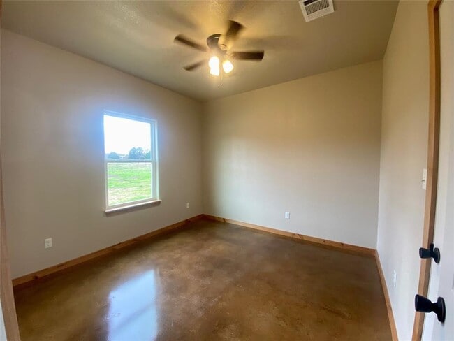 Building Photo - 108 Rosanky Cattle Company Rd