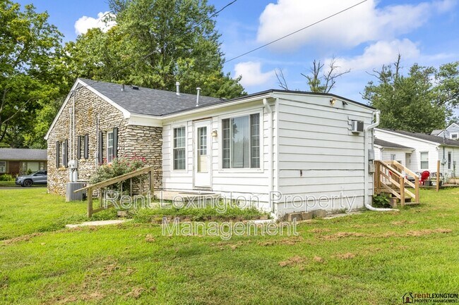 Building Photo - 541 Sheridan Dr