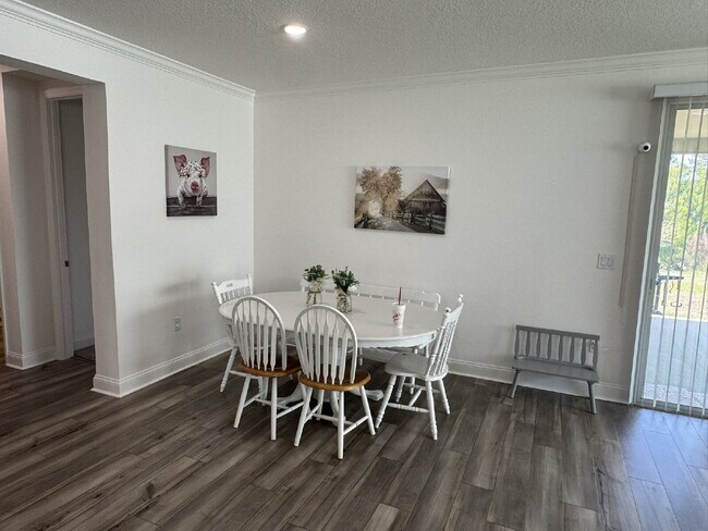 Building Photo - For Rent - Spring Move in Special ... 2nd Month's Rent FREE! (if sign a lease before the end of M...