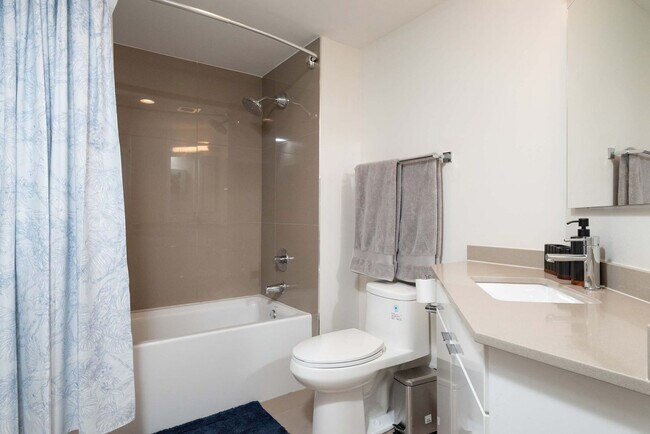 Building Photo - 677-679 Washington Street-SI ID1322145P