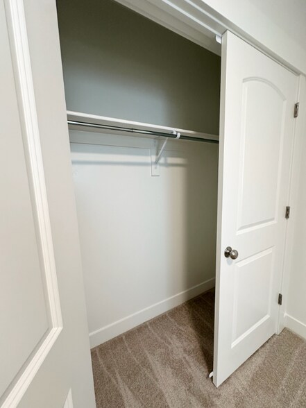 Building Photo - 682 Benedict Dr