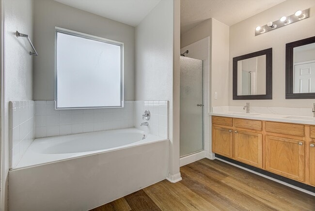 Building Photo - 13983 Maximos Dr