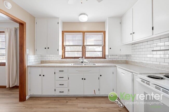 Building Photo - Charming 3-Bedroom Home in Southwest Wichita – Move-In Ready!