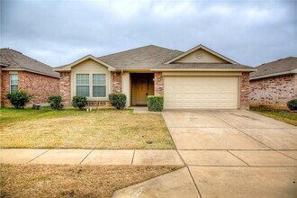 Building Photo - 4 Bedroom, 2 Bath Home in Fort Worth!