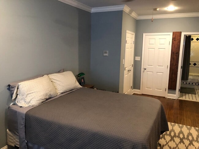 Building Photo - Modern Large and spacious house available in Locus Point