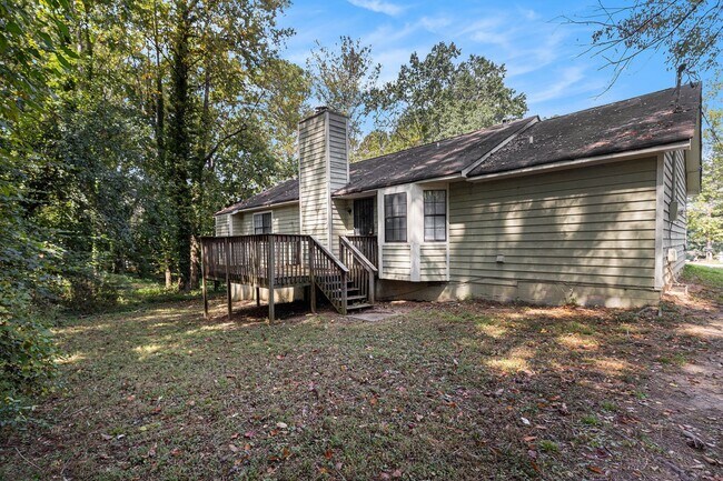 Building Photo - 3 bdrm, 2 bath in Stone Mountain