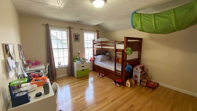 Building Photo - 73 Zain Cir