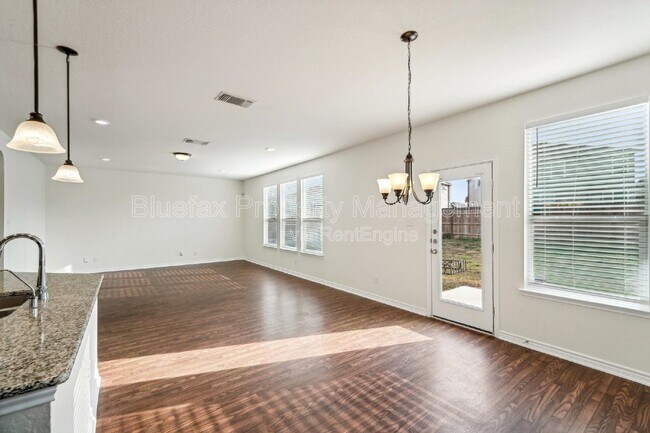 Building Photo - 3306 Putnam Fields