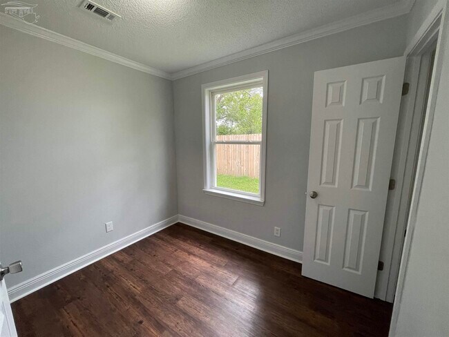 Building Photo - 805 Grandview St