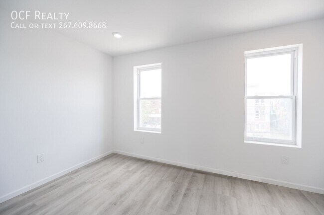 Building Photo - 948 Belmont Ave