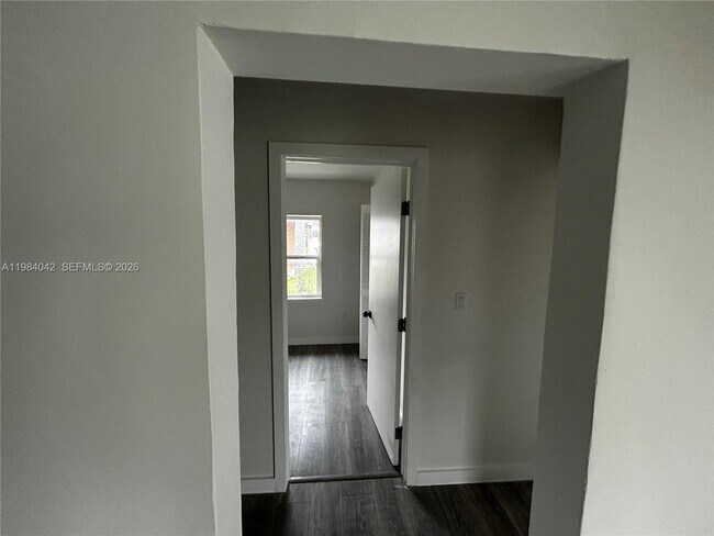 Building Photo - 4429 SW 21st St