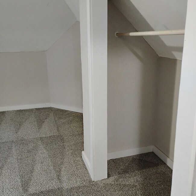 Building Photo - 217 Perrin Ave