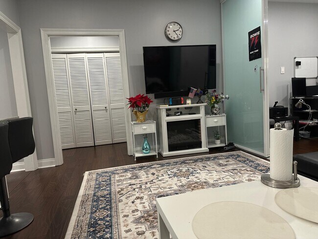 Building Photo - 100 Shearwater Ct E