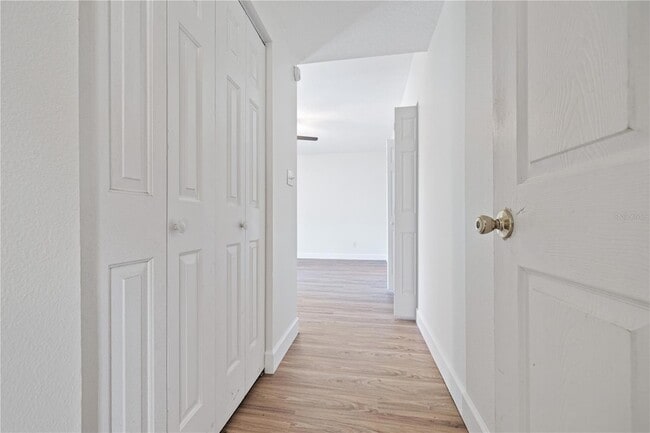 Building Photo - 113 W Gladys St