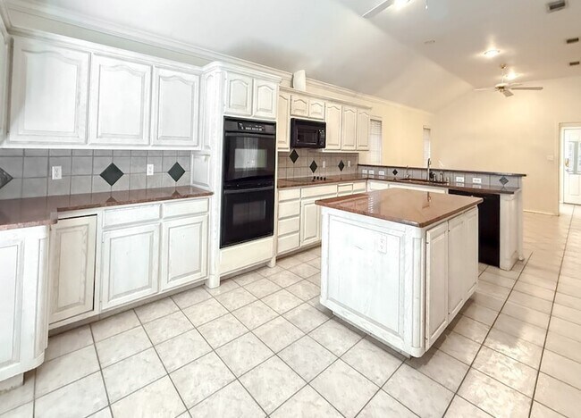 Building Photo - 4406 Lanham St