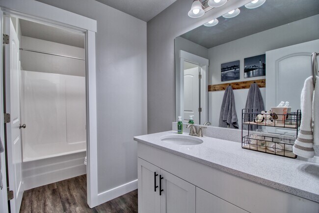 Building Photo - 8636 N Cypress Alley