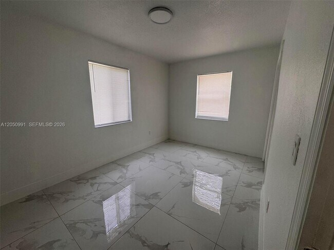 Building Photo - 7400 SW 39th St