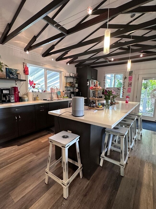Building Photo - Spacious 3-Bed / 1.5-Bath Main House in Paia