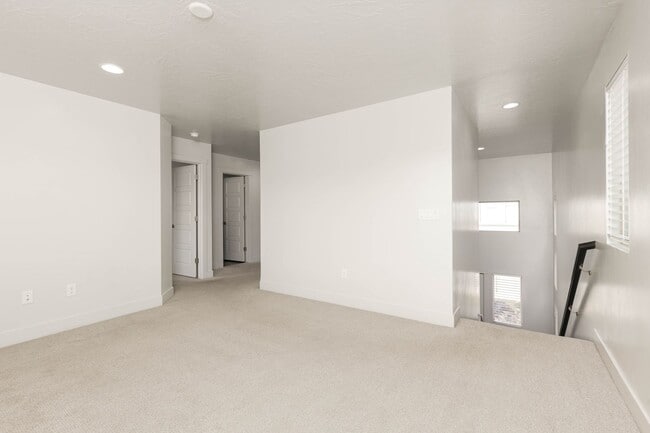 Building Photo - 4 bed | 2 1/2 bath | 2 car garage in Desert Canyon with washer/dryer/fridge