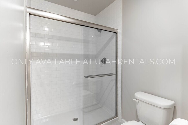 Building Photo - 100 Riverside Drive