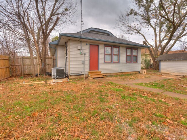 Building Photo - 3 Bedroom 2 Bath home in Shawnee!