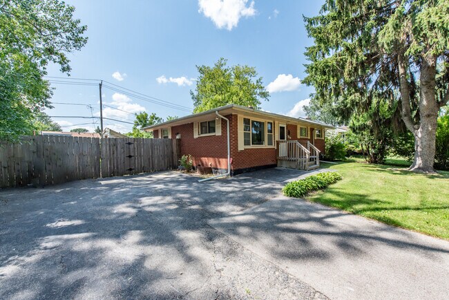 Building Photo - 2030 Wright Ave
