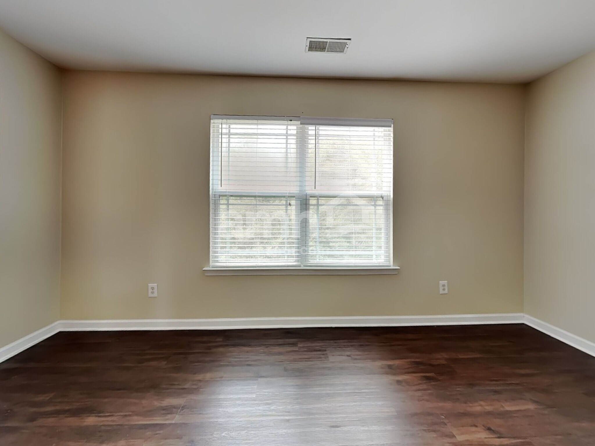 Building Photo - 137 Lake House Rd