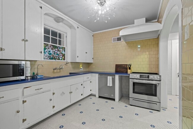 Building Photo - 1919 Rosenberg St