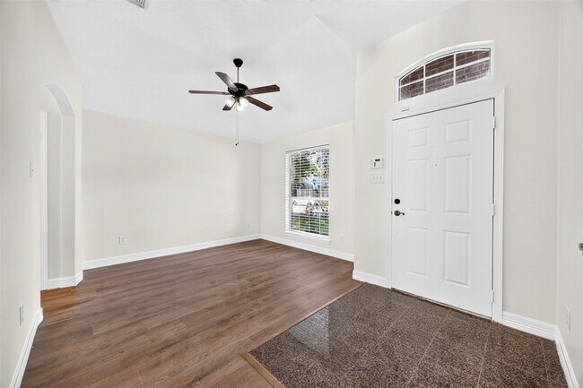 Building Photo - 15307 Flemington Ave
