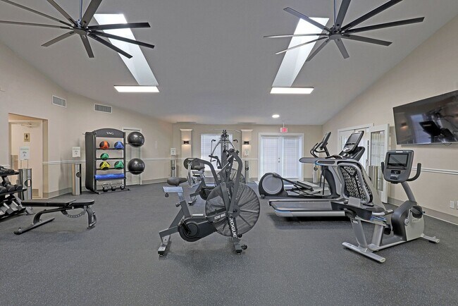 Building Photo - 5305 Summerlin Rd