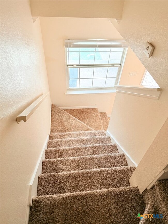 Building Photo - 102 Kings Ct