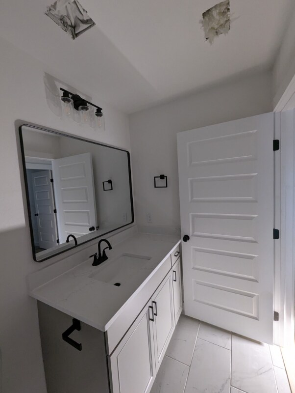 Building Photo - 2105 Vista Encino