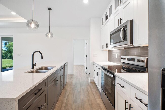 Building Photo - 24489 SW Kingsway Cir