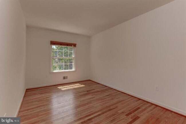 Building Photo - 6667 McLean Dr
