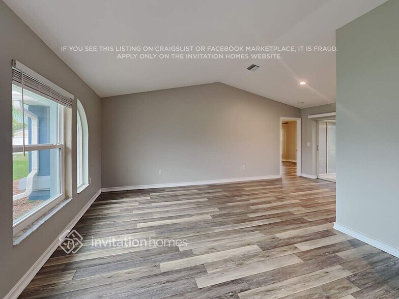 Building Photo - 79 Purus St