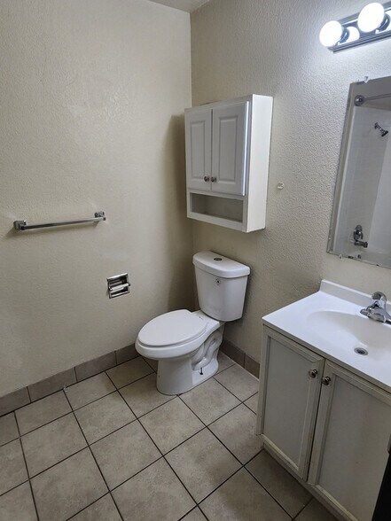 Building Photo - 5610 S 1300 E