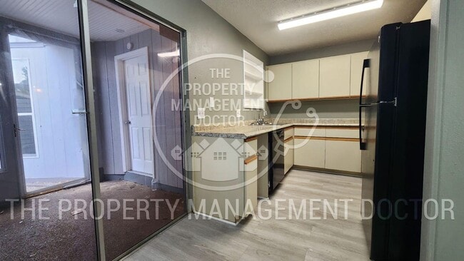 Building Photo - 4BR/2.5BA Tampa Home | Dual Kitchen Areas, Private Bedroom & Fresh Updates