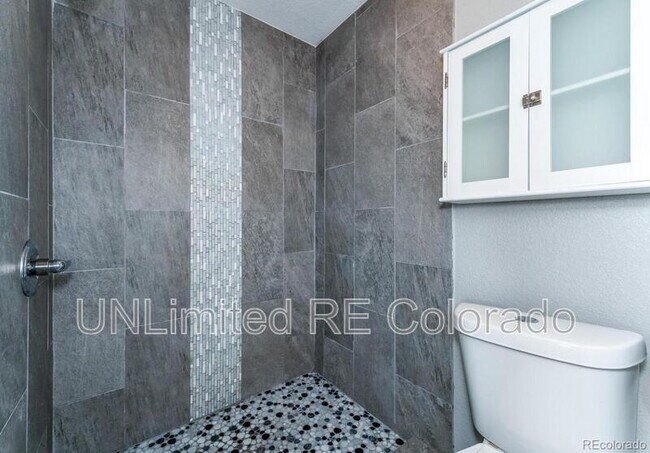 Building Photo - 504 King St