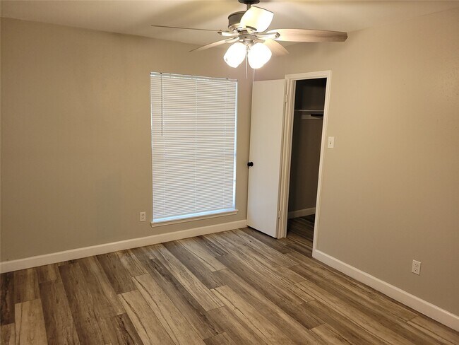 Building Photo - 13923 Ivymount Dr