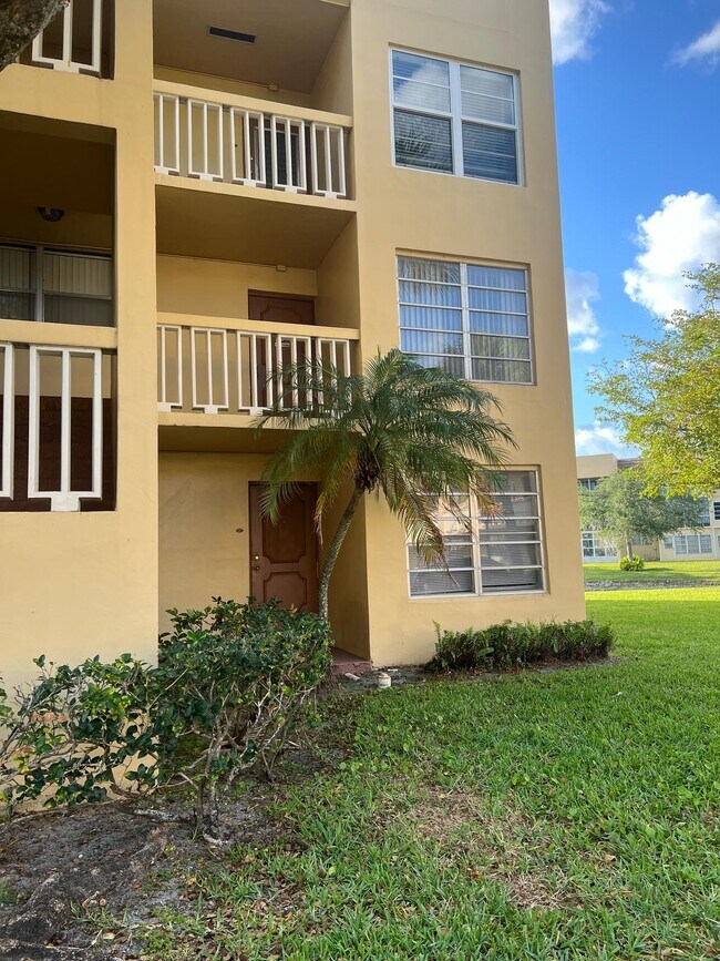 Building Photo - 5980 NW 64th Ave