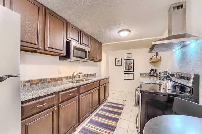 Building Photo - Cozy Arvada Downstairs Duplex Available Now!