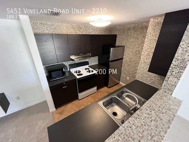 Building Photo - Beautiful One Bedroom Condo