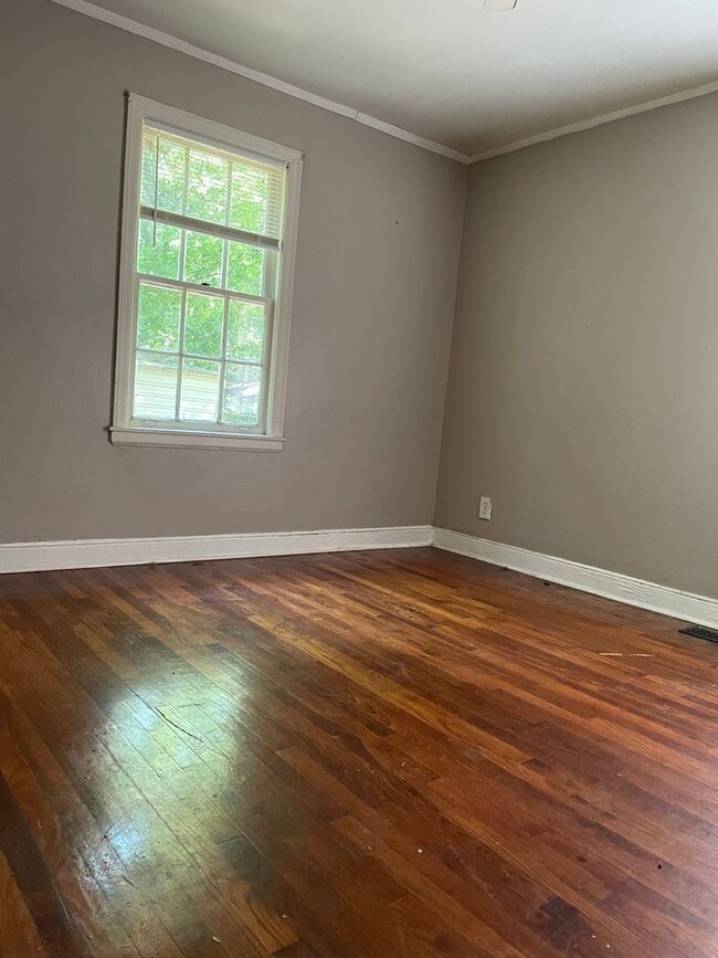 Building Photo - 2 bedroom 1 bath near Overton Square