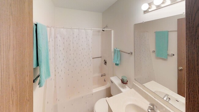 Interior Photo - 905 W Oregon