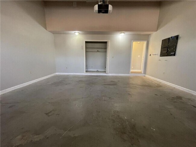 Building Photo - 3492 Point View Cir