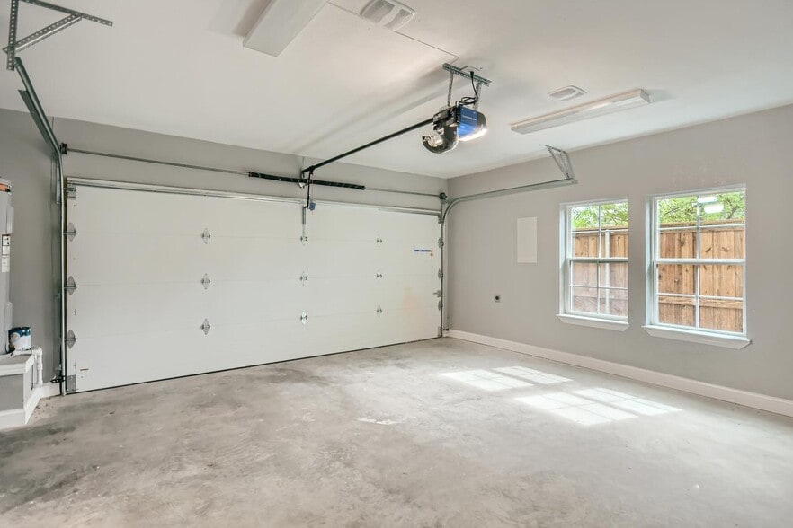 Building Photo - North Oak Cliff home 2 miles from Bishop A...
