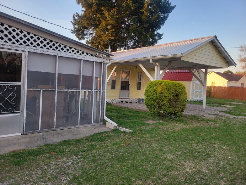 Building Photo - 206 N McCaskey Rd